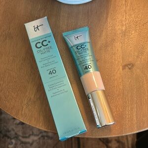 It Cosmetics CC+ Cream Oil-Free Matte with SPF 40 Full-size Fair Light